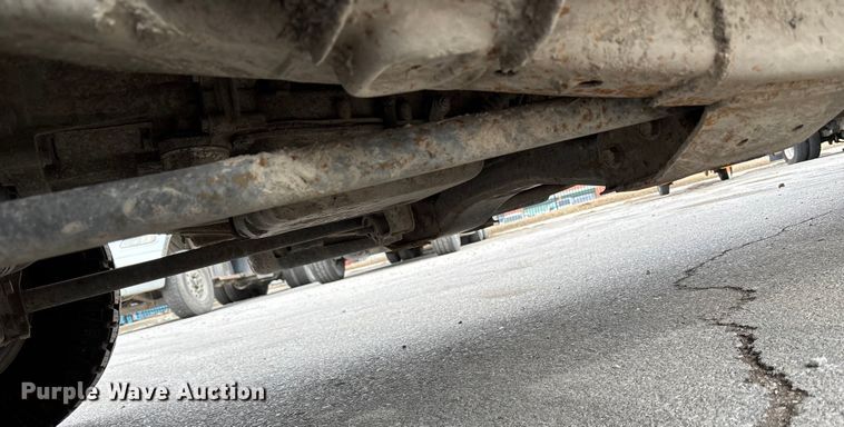 image for item ED5103 2016 Chevrolet Silverado 3500HD Crew Cab flatbed pickup truck