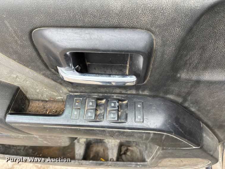 image for item ED5103 2016 Chevrolet Silverado 3500HD Crew Cab flatbed pickup truck