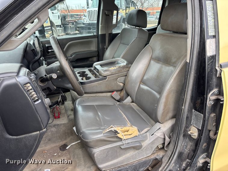 image for item ED5103 2016 Chevrolet Silverado 3500HD Crew Cab flatbed pickup truck