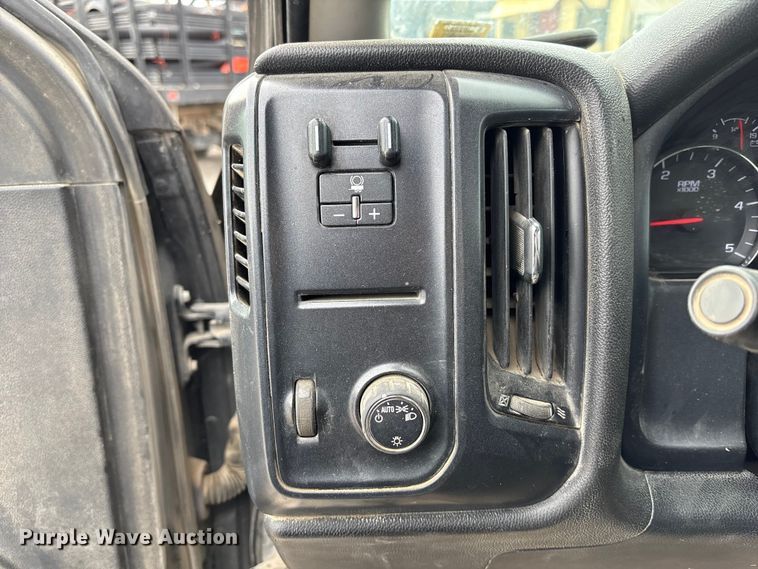 image for item ED5103 2016 Chevrolet Silverado 3500HD Crew Cab flatbed pickup truck