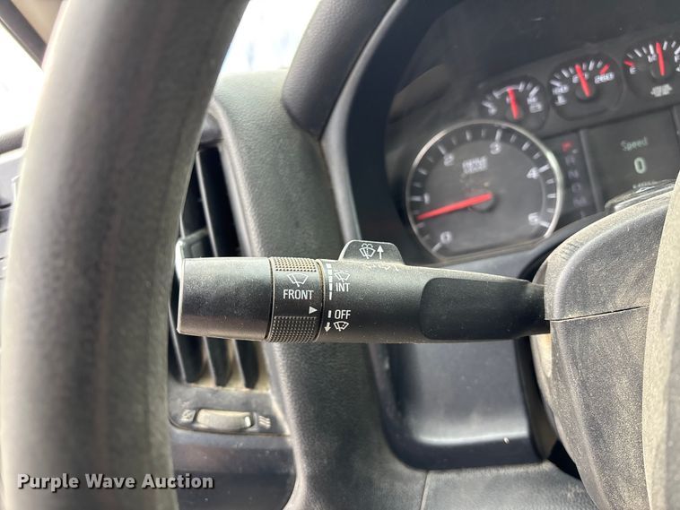 image for item ED5103 2016 Chevrolet Silverado 3500HD Crew Cab flatbed pickup truck