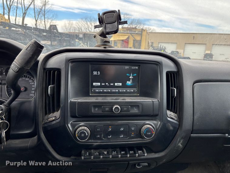 image for item ED5103 2016 Chevrolet Silverado 3500HD Crew Cab flatbed pickup truck