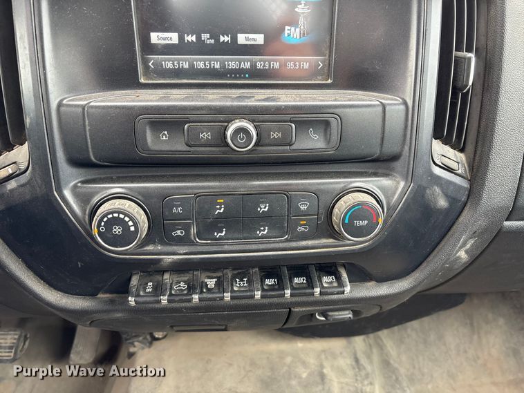 image for item ED5103 2016 Chevrolet Silverado 3500HD Crew Cab flatbed pickup truck