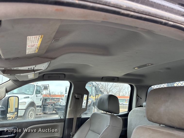 image for item ED5103 2016 Chevrolet Silverado 3500HD Crew Cab flatbed pickup truck