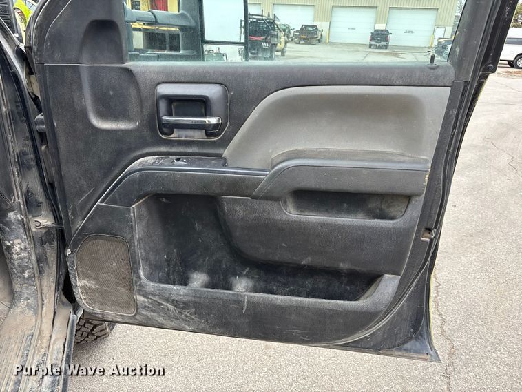 image for item ED5103 2016 Chevrolet Silverado 3500HD Crew Cab flatbed pickup truck