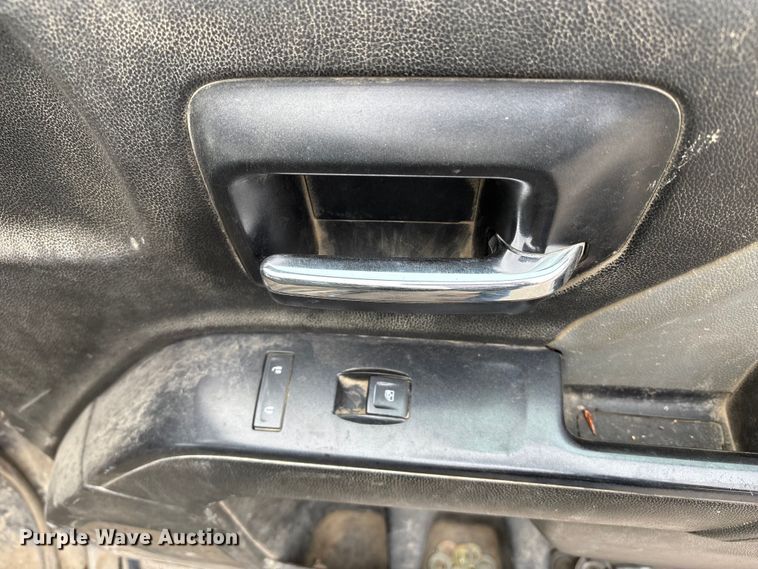 image for item ED5103 2016 Chevrolet Silverado 3500HD Crew Cab flatbed pickup truck