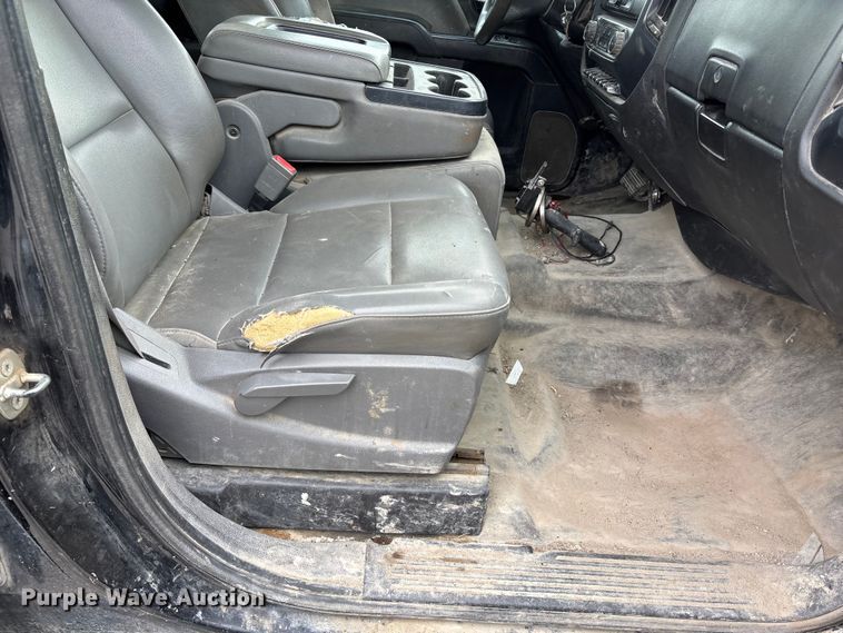 image for item ED5103 2016 Chevrolet Silverado 3500HD Crew Cab flatbed pickup truck