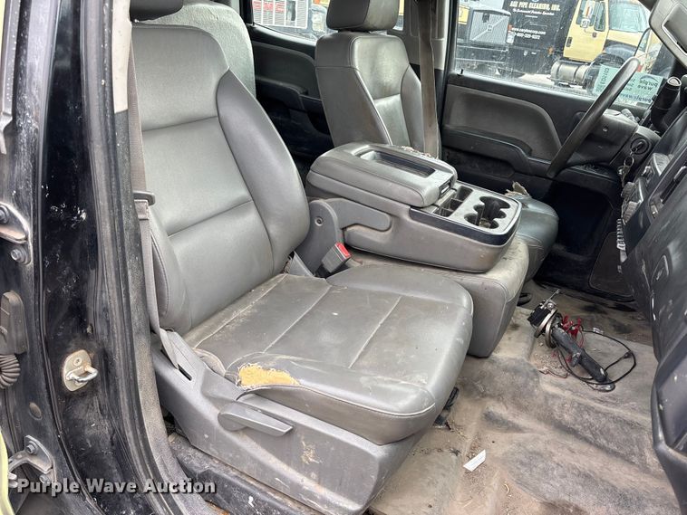 image for item ED5103 2016 Chevrolet Silverado 3500HD Crew Cab flatbed pickup truck