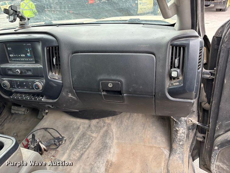 image for item ED5103 2016 Chevrolet Silverado 3500HD Crew Cab flatbed pickup truck