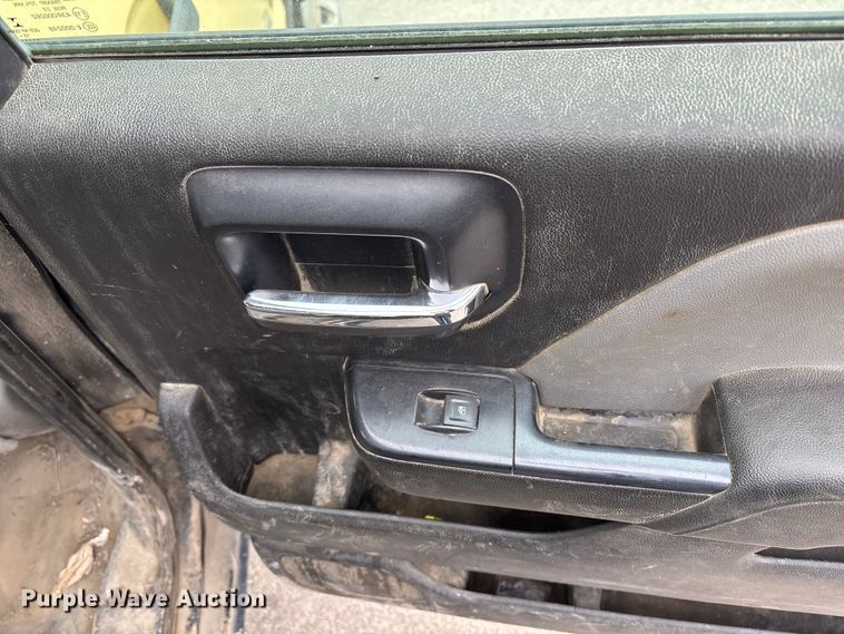 image for item ED5103 2016 Chevrolet Silverado 3500HD Crew Cab flatbed pickup truck