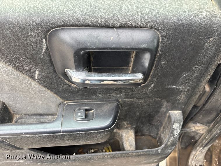 image for item ED5103 2016 Chevrolet Silverado 3500HD Crew Cab flatbed pickup truck