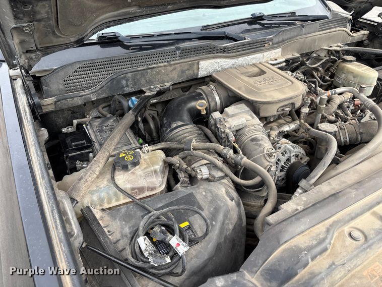 image for item ED5103 2016 Chevrolet Silverado 3500HD Crew Cab flatbed pickup truck