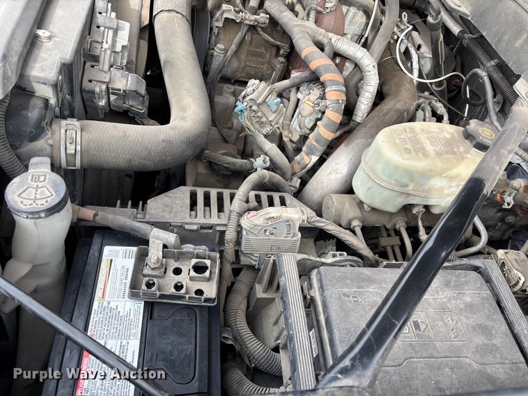 image for item ED5103 2016 Chevrolet Silverado 3500HD Crew Cab flatbed pickup truck