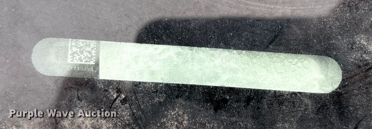 image for item ED5103 2016 Chevrolet Silverado 3500HD Crew Cab flatbed pickup truck