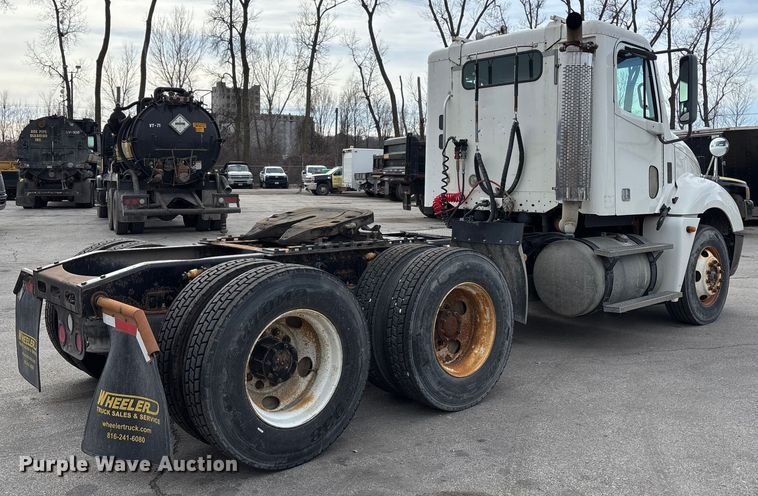 image for item ED5104 2005 Freightliner Columbia semi truck