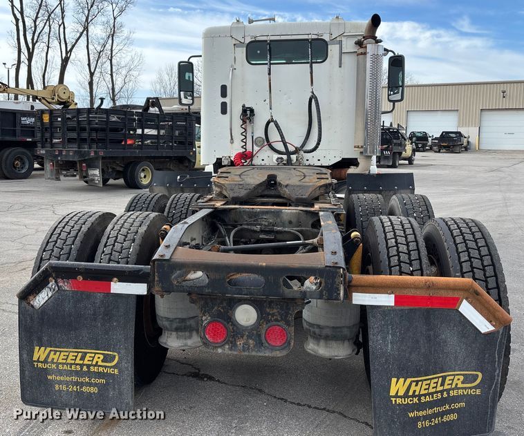 image for item ED5104 2005 Freightliner Columbia semi truck