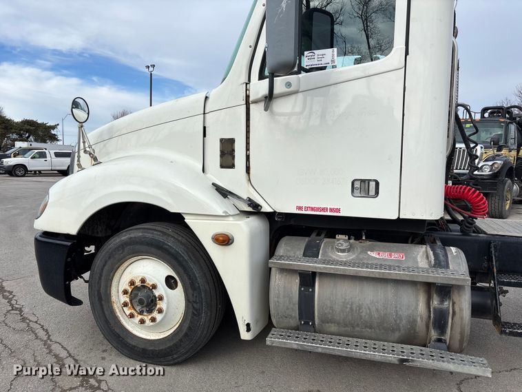 image for item ED5104 2005 Freightliner Columbia semi truck