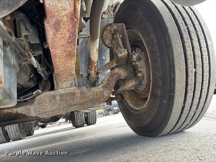 image for item ED5104 2005 Freightliner Columbia semi truck