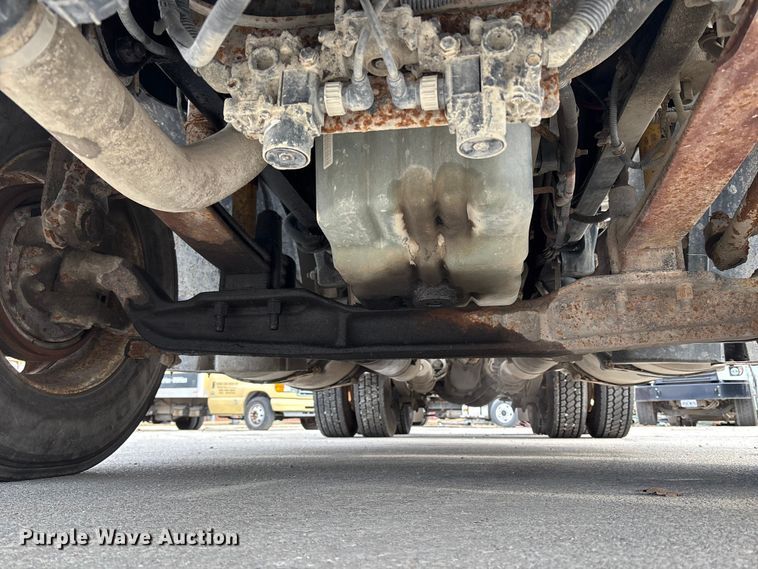 image for item ED5104 2005 Freightliner Columbia semi truck