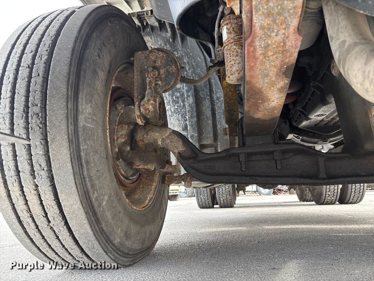 image for item ED5104 2005 Freightliner Columbia semi truck