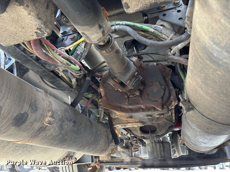 image for item ED5104 2005 Freightliner Columbia semi truck