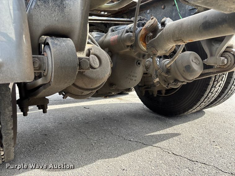 image for item ED5104 2005 Freightliner Columbia semi truck