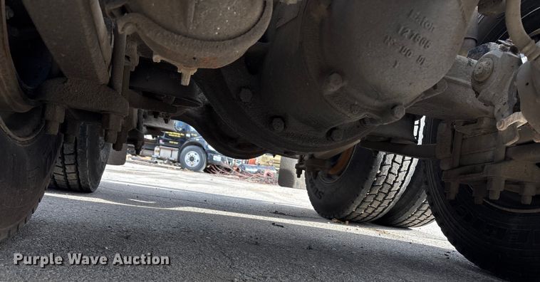 image for item ED5104 2005 Freightliner Columbia semi truck