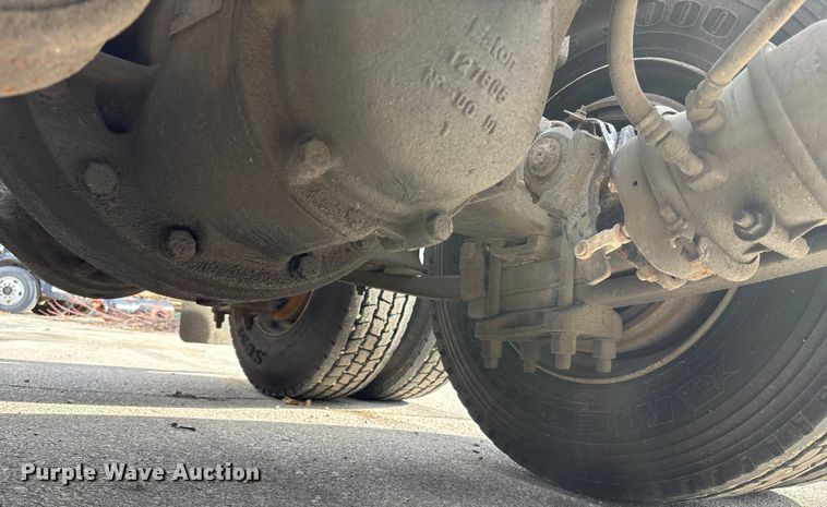 image for item ED5104 2005 Freightliner Columbia semi truck