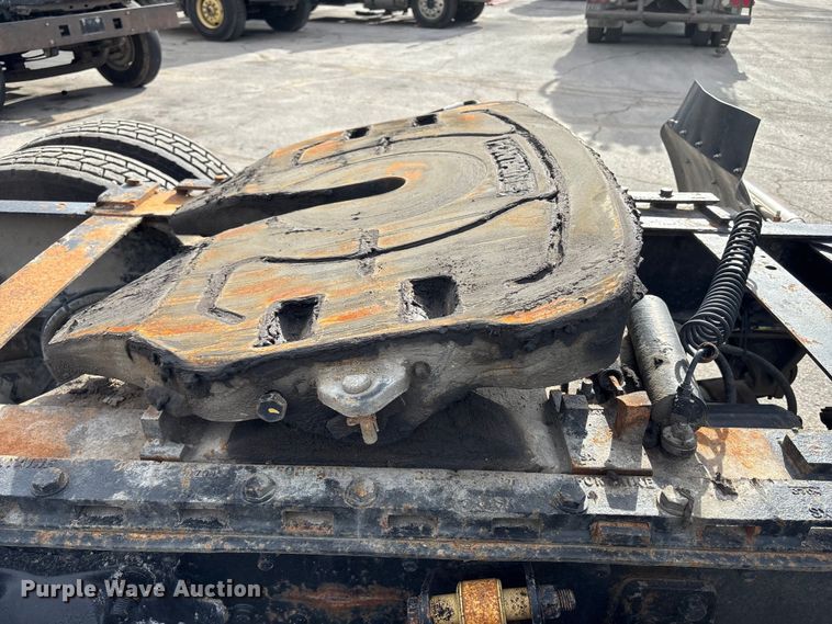 image for item ED5104 2005 Freightliner Columbia semi truck