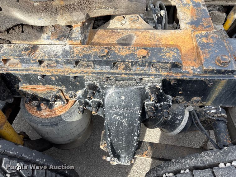 image for item ED5104 2005 Freightliner Columbia semi truck