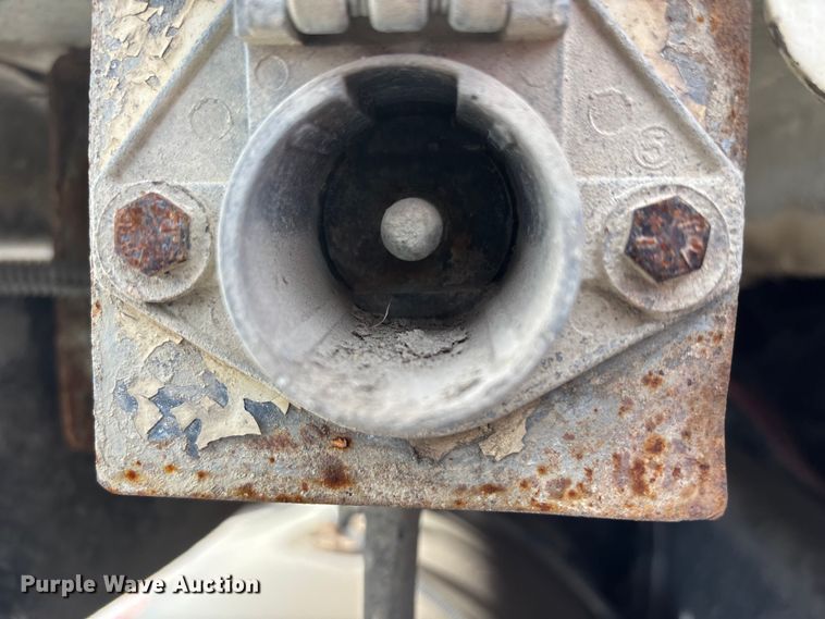 image for item ED5104 2005 Freightliner Columbia semi truck