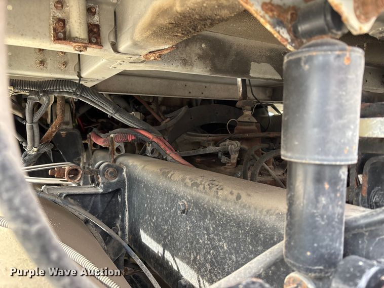 image for item ED5104 2005 Freightliner Columbia semi truck