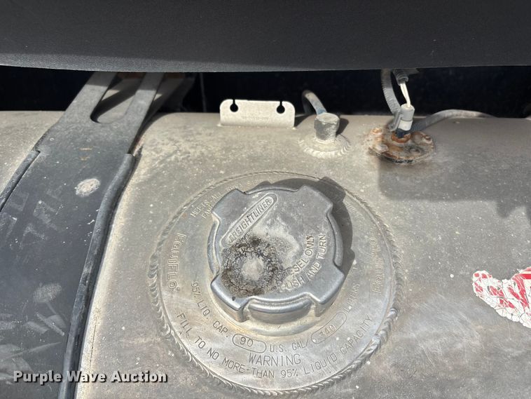 image for item ED5104 2005 Freightliner Columbia semi truck