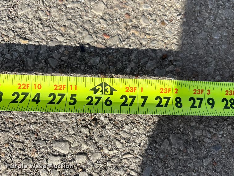 image for item ED5104 2005 Freightliner Columbia semi truck