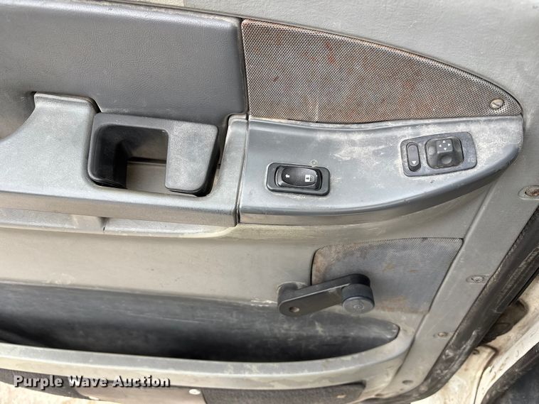 image for item ED5104 2005 Freightliner Columbia semi truck