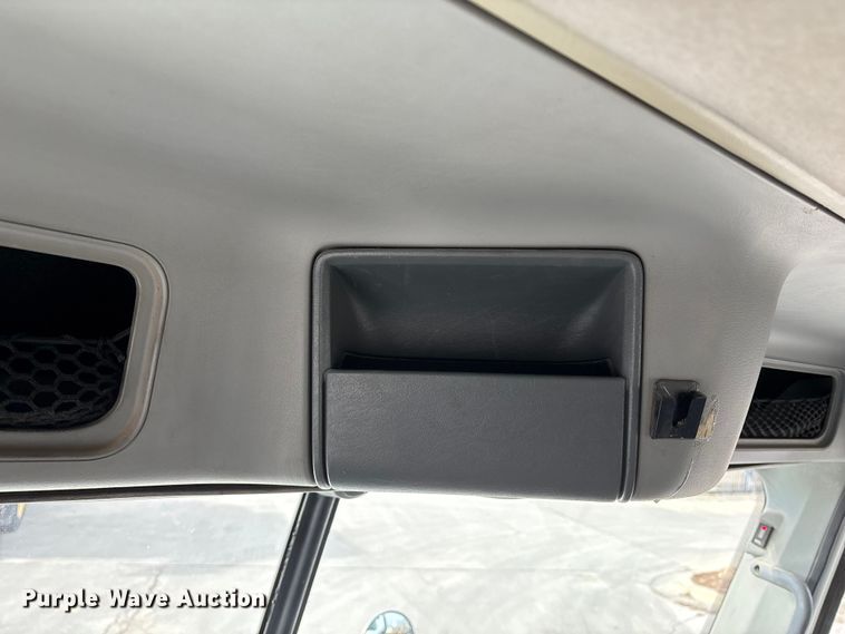 image for item ED5104 2005 Freightliner Columbia semi truck