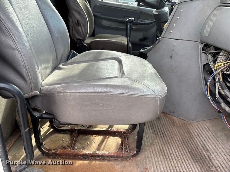 image for item ED5104 2005 Freightliner Columbia semi truck