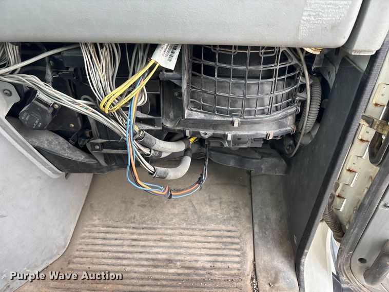 image for item ED5104 2005 Freightliner Columbia semi truck