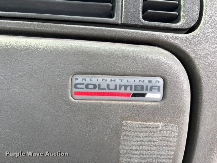 image for item ED5104 2005 Freightliner Columbia semi truck