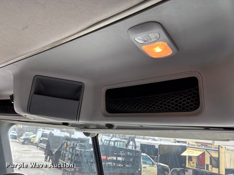 image for item ED5104 2005 Freightliner Columbia semi truck