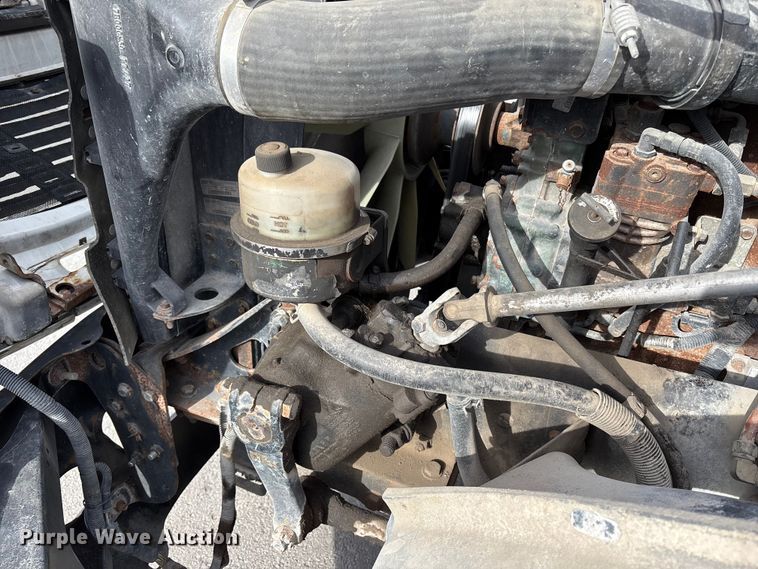 image for item ED5104 2005 Freightliner Columbia semi truck