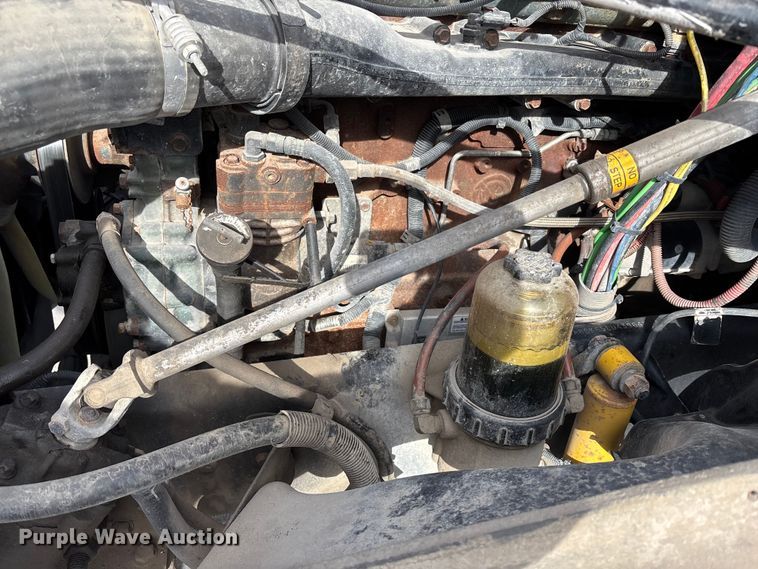 image for item ED5104 2005 Freightliner Columbia semi truck