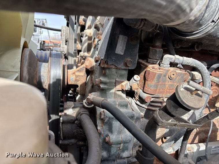 image for item ED5104 2005 Freightliner Columbia semi truck