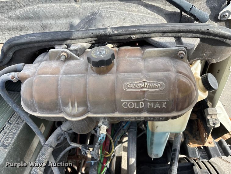 image for item ED5104 2005 Freightliner Columbia semi truck