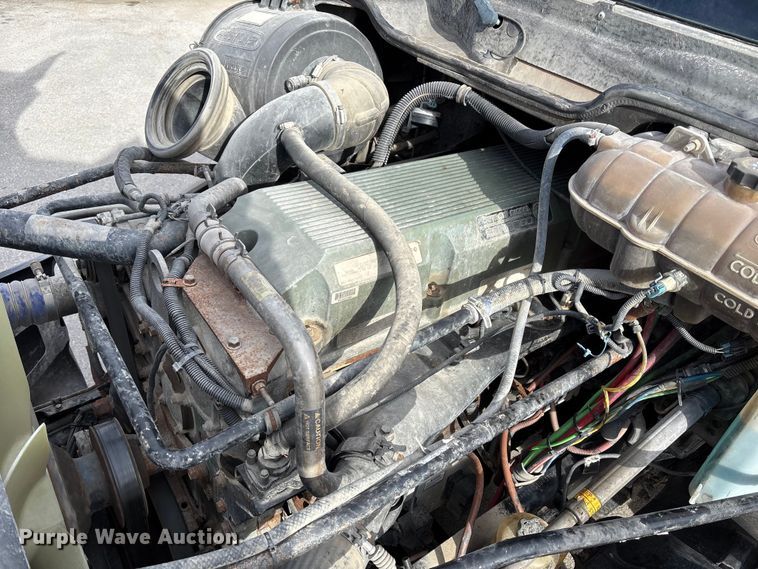 image for item ED5104 2005 Freightliner Columbia semi truck