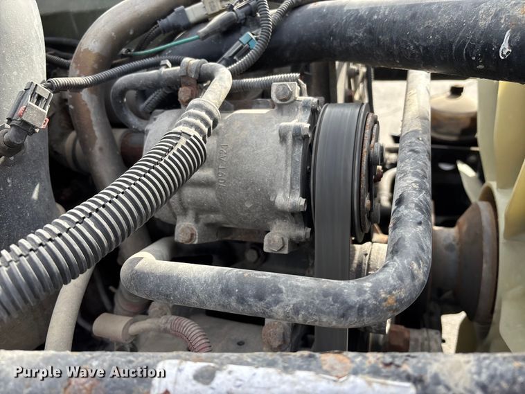 image for item ED5104 2005 Freightliner Columbia semi truck