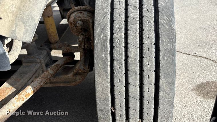 image for item ED5104 2005 Freightliner Columbia semi truck