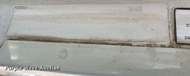 image for item ED5104 2005 Freightliner Columbia semi truck