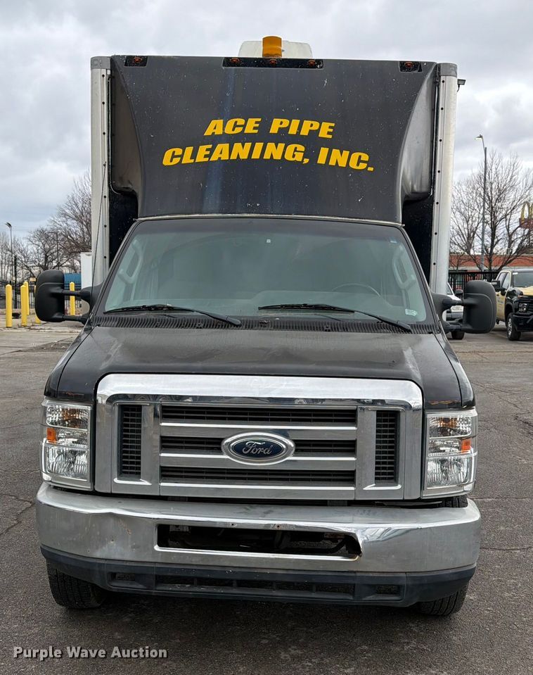image for item ED5112 2009 Ford E450 Super Duty delivery van