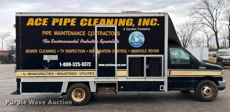 image for item ED5112 2009 Ford E450 Super Duty delivery van